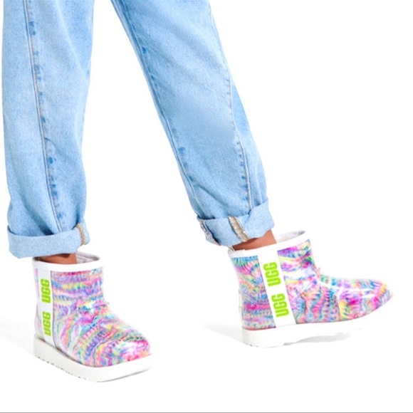 UGG Classic Clear Mini Pixelate Boots Size 8 - Picture 2 of 11
